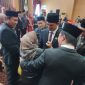 Metro Kalsel / Ketua DPRD Tanah Bumbu Andrean Atma Maulani Bersama Dua Wakilnya  serta Anggota DPRD Lainnya Saat Berikan Salam Perpisahan Usai Disahkan Tak Lagi Jabat anggota Legislatif