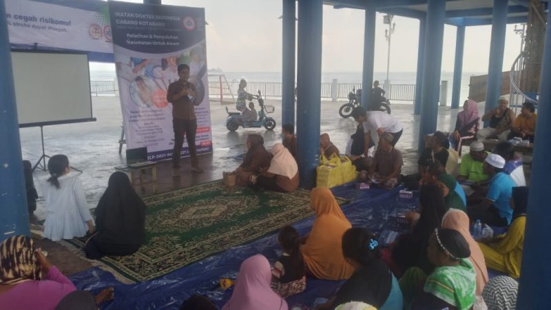 IDI Kotabaru Sosialisasikan Pencegahan Stroke Kepada Warga Desa Rampa Lama Kotabari di Siring Rampa Berkah
