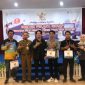 Andreuw Parinussa sang Penulis dan Sutradara Film asal Makassar Saat Foto Bersama Dengan Peserta Bimtek