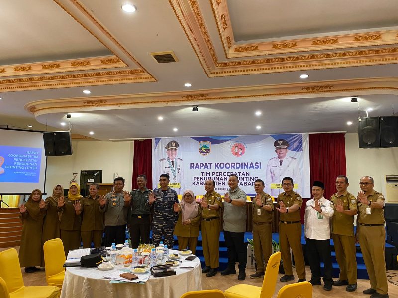 Foto Bersama Usai Rakoor Pencegahan Stunting di Kabupaten Kotabaru