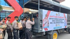 Polres Kotabaru Salurkan Bantuan Bahan Pokok ke Korban Kebakaran Geronggang