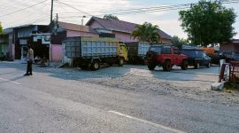 Anggota Polsek Kusan Hilir Lakukan Pengamanan Arus Lalu Lintas di SPBU Pagatan