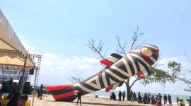 Salah satu Layang-layang di event Internasional Kite Festival 2023 di Pantai Pagatan Kabupaten Tanah Bumbu