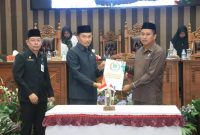 Serah Terima Dokumen Pengesahan RTRW Tanah Bumbu