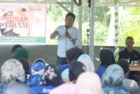Ketua RIK Tanbu Saat Sampaikan Arahannya Saat Laksanakan Pelatihan Budidaya Jamur Tiram di Desa Selaselilau