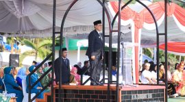 Bupati Tanah Bumbu dr HM Zairullah Azhar Saat Jadi Inspektur Upacara Hari Pahlawan