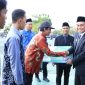 Zairullah Azhar Serahkan Bantuan ke Kelompok Tani Tanah Bumbu