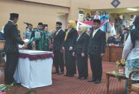 Ketua DPRD Tanah Bumbu Andrean Atma Maulani Saat Ambik Sumpah Empat Anggota PAW dari Partai Golkar