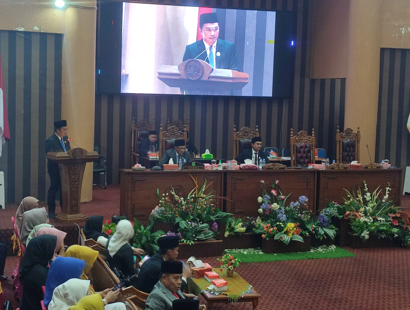 Wakil Ketua DPRD Tanah Bumbu, Said Ismail Kholil Alydrus Saat Nerikan Sambutan di Paripurna PAW Empat Orang Dari Partai Golkar