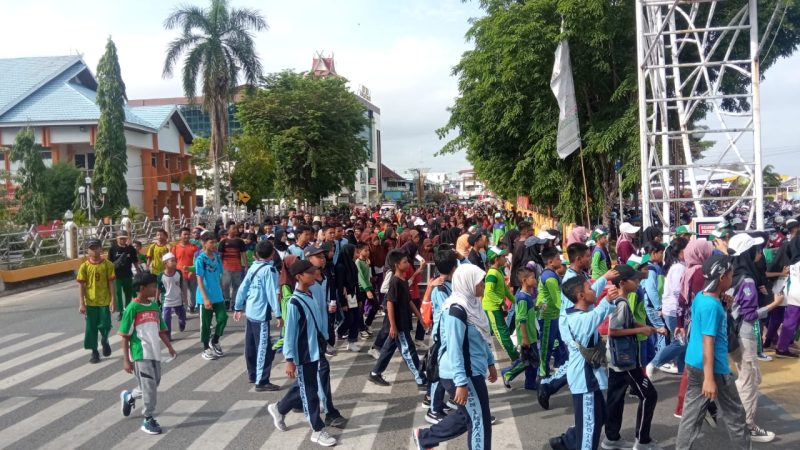 Ribuan  Pelajar Ikiti Jalan Santai Peringatan HUT PGRI di Kecamatan Pulau Laut Utara