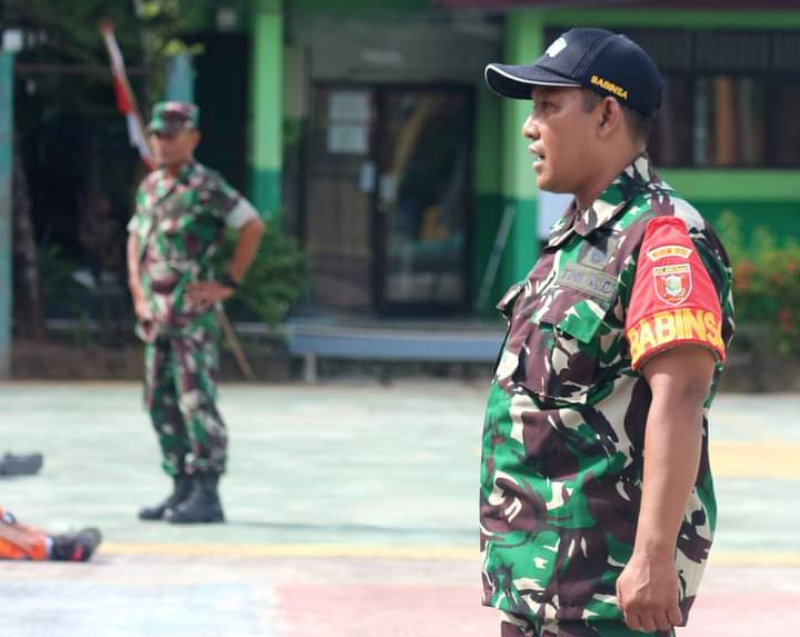 Randi / Serda Yuda Wijaya Saat Berada di Desa Baroqah dan Memberikan Arahan Kepada Pelajar di Simpang Empat Tanah Bumbu