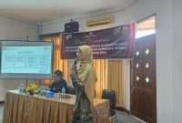 E Ahadiani / Komisioner KPU Kotabaru, Dessy Puji Lestari Saat Sampaikan Sosialisasi APK dan Masa Kampanye