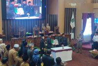 M Hidayat / Serah Terima Berkas RAPBD 2024 Yang Ditandatangani Bersama Antara Eksekutif dan Legislatif di DPRD Tanah Bumbu, Senin (20/11/2023) 