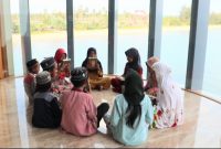 Foto : Hakim / Anak-anak di Desa Sungai Lembu Kecamatan Kusan Hilir Kabupaten Tanah Bumbu Saat Tadarusan Bersama di Masjid Apung Ziyadatul Abrar