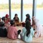 Foto : Hakim / Anak-anak di Desa Sungai Lembu Kecamatan Kusan Hilir Kabupaten Tanah Bumbu Saat Tadarusan Bersama di Masjid Apung Ziyadatul Abrar
