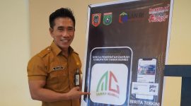 Foto : M Hidayat / Akhmad Salehuddin Saat Perlihatkan Aplikasi MC Tanbu