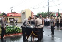 Foto : Istimewa / Upacara Sertijab Dua Pejabat Tinggi Polres Kotabaru, Senin (4/12/2023). 