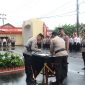 Foto : Istimewa / Upacara Sertijab Dua Pejabat Tinggi Polres Kotabaru, Senin (4/12/2023). 