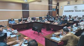 Foto : Hidayat / RDP di DPRD Tanah Bumbu Terkait Persoalan Penggunaan Jalan Sompul Yang Merupakan Aset Daerah Namun Perusahaan Tak Berikan Kontribusi