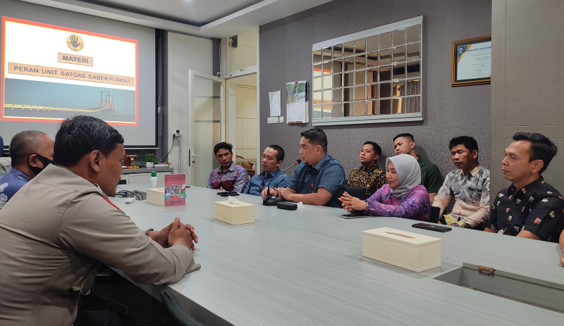 Foto : Man Hidayat / Suasana Sharing dan Kaji Tiru Tim Satgas Saber Pungli Tanah Bumbu ke Tim Satgas Saber Pungli Kota Surabaya