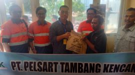 Foto : E Ahadiani / Penyerahan bantuan kepada Warga Jelang Nataru