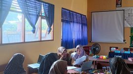 Foto : Istimewa / SMPN 3 Satu Atap Angsana Saat Melakukan Evaluasi Penyusunan Berkas Adiwiyata.