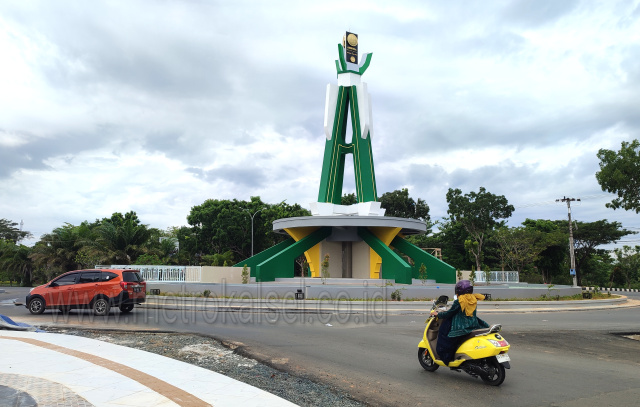 (Foto : Man Hidayat) Bundaran Adipura di Komplek Perkantoran Pemerintah Kabupaten Tanah Bumbu