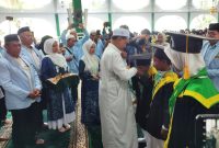 (Foto : Man Hidayat) Bupati Tanah Bumbu dr HM Zairullah Azhar Saat Wisuda 1058 Santri TK TPA se Tanah Bumbu