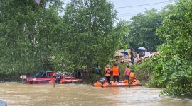 (Foto : Istimewa) Proses Evakuasi Jasad Nelayan Yang Sebelumnya Dinyatakan Hilang di Sungai Batulicin Kabupaten Tanah Bumbu