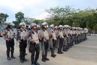 (Foto : Istimewa) Satuan Samapta Polres Tanah Bumbu Saat Laksanakan Latihan Dalmas di halaman Polres Tanah Bumbu