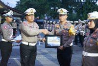 (Foto : Istimewa) Polres Kotabaru Saat Terima Penghargaan Pos Pelayanan dan Pos Pengamanan Operasi Lilin 2023