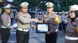 (Foto : Istimewa) Polres Kotabaru Saat Terima Penghargaan Pos Pelayanan dan Pos Pengamanan Operasi Lilin 2023