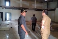 (Foto : Istimewa) Ketua DPRD Kotabaru, Syairi Mukhlis, Tinjau Keadaan Kantor Sekretariat DPRD di Sebelimbingan Kotabaru