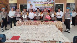 (Foto : Man Hidayat) Press Release Narkotika di Polres Tanah Bumbu