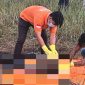 (Foto : Satreskrim) Temuan Mayat di Sekitar Pantai Madani Desa Sungai Loban Kabupaten Tanah Bumbu, saat Diidentifikasi Tim Inafis Polres Tanah Bumbu