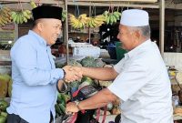 H Sudian Noor Saat Bertemu Pengunjung di Pasar Pagatan Kecamatan Kusan Hilir Kabupaten Tanah Bumbu, Kalimantan Selatan