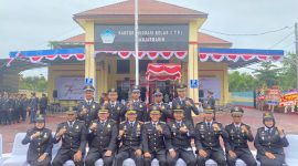 Jajaran Kantor Imigrasi Kelas II TPI Batulicin Saat Foto Bersama Usai Upacara Hari Bhakti Imigrasi ke 74 di halaman Kantor Imigrasi Kelas I TPI Batulicin