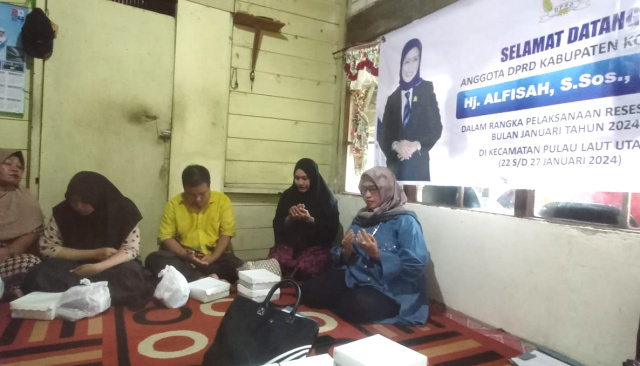 Anggota DPRD Kotabaru, Hj Alfisah Saat Gelar Reses Pertama di wilayahnya