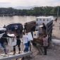 Petugas Distribusi dan Pengawalan Material Logistik Pemilu di Kabupaten Kotabaru Kalimantan Selatan, saat Angkut Logistik Naik Kapal Perintis