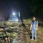 Camat Mantewe, Irwan Memantau Pembersihan Jalan Longsor di KM 65 Jalan Batulicin Loksado Kabupaten Tanah Bumbu, Kamis (1/2/24) 