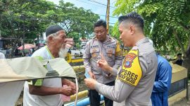 Kapolres Kotabaru AKBP Dr Tri Suhartanto Saat Kagetkan Tukang Becak Berikan Hadiah Umrah Gratis