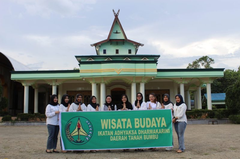 Jajaran Kejaksaan Negeri Tanah Bumbu dan IAD, Ziarah ke Makam Habib H Soleh Al-Iderus di Satui