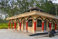 (Istimewa) - Area Parkir Musholla Al-Akbar Polsek Sungai Loban Yang Sudah Terpasangi Paving Blok dan Membuat Nyaman Pengendara Yang Mampir di Rest Area Tersebut