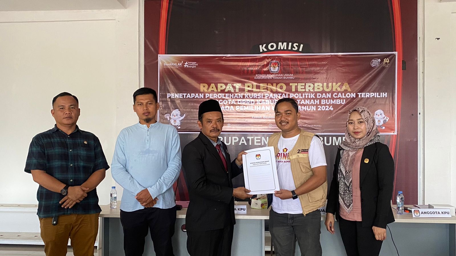 KPU Tanbu Akhirnya Tetapkan 35 Anggota DPRD Tanbu Terpilih, Cek Namanya Disini