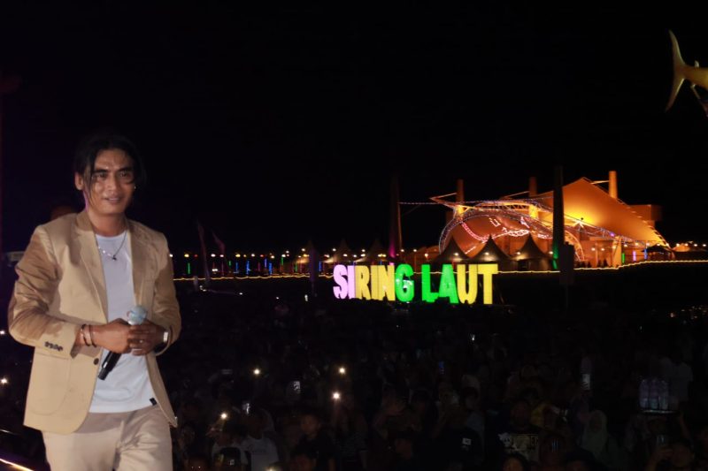 Charly Setia Banda Saat Tampil di Siring Laut Kotabaru Kalimantan Selatan Dalam Rangka Hari Jadi Kotabaru ke 74