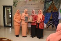 DWP Tanah Bumbu dan DWP Kota Banjarbaru Saat Foto Bersama Usai Serah Terima Cendramata