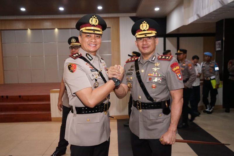 (Istimewa)- Sertijab Kapolres Kotabaru dari AKBP Tri Suhartanto Kepada AKBP Doli M Tanjung