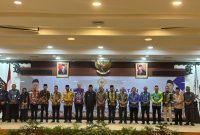 Foto Bersama Kepala BPK Perwakilan Kalsel Yang Lama dan Yang Baru, Foto Bersama dengan Bupati, Walikota Se Kalimantan Selatan 