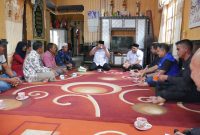 H Muhammad Rusli Saat Silaturahmi dan mendengarkan keluhan masyarakat dibPulau Sebuku Kotabaru