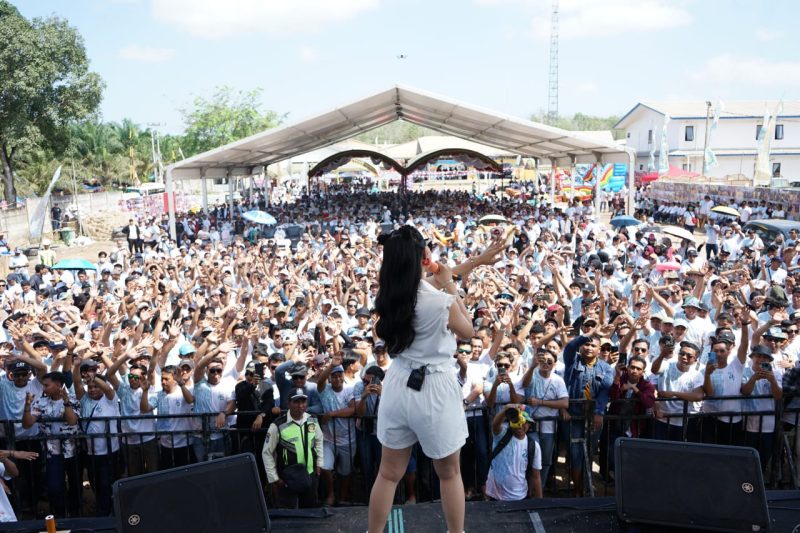 (Istimewa)- PT Bukit Makmur Mandiri Utama (BUMA) Jobsite Geo-Aje mengadakan Family Gathering dengan memghadirkan artis lokal